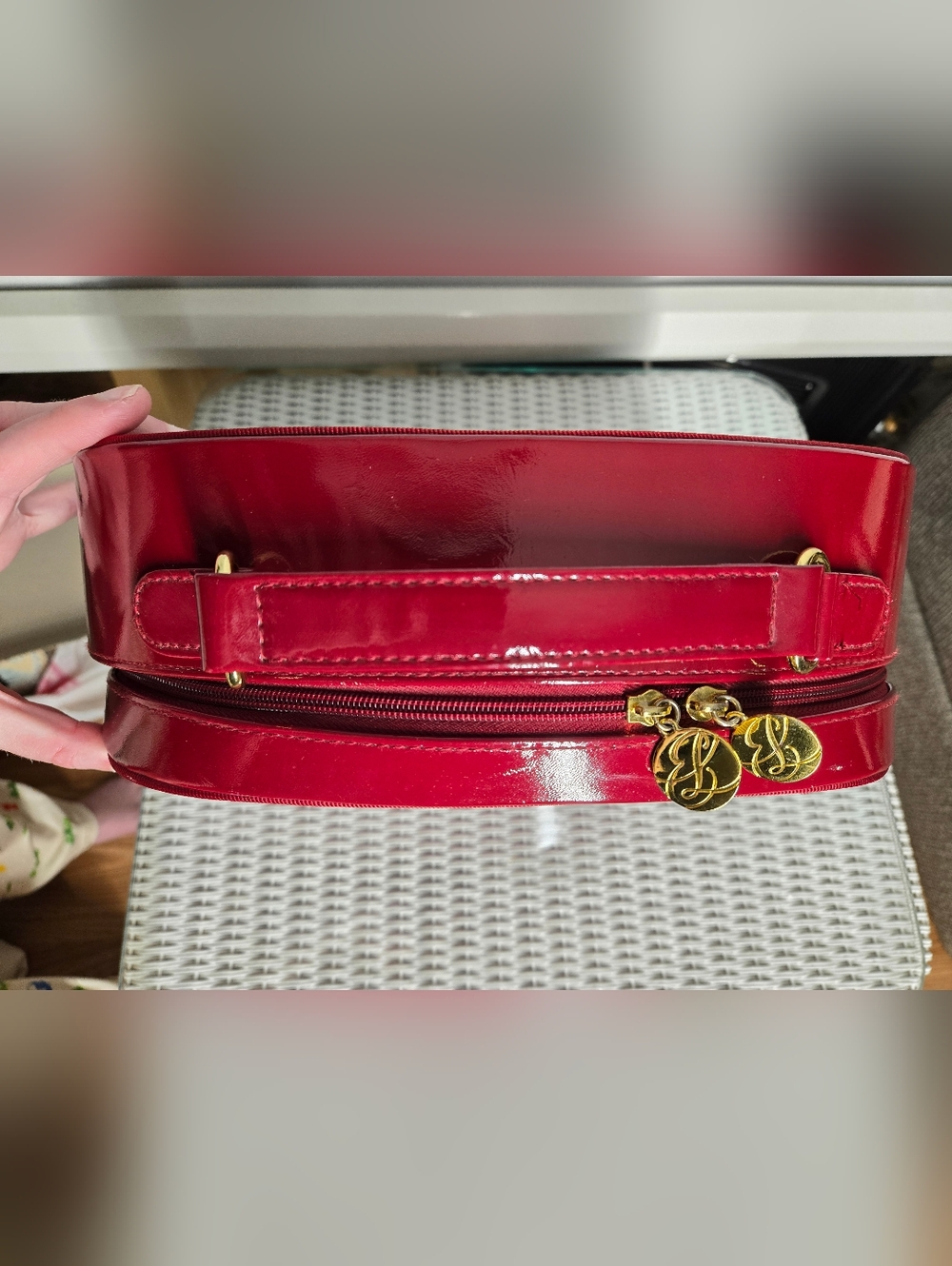 Estee Lauder Shiny Red Mini Bag - Picture 5 of 16